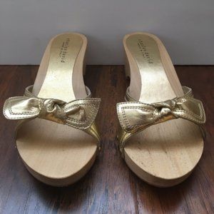 **NEW** Charles David Wood Clogs - Size 7